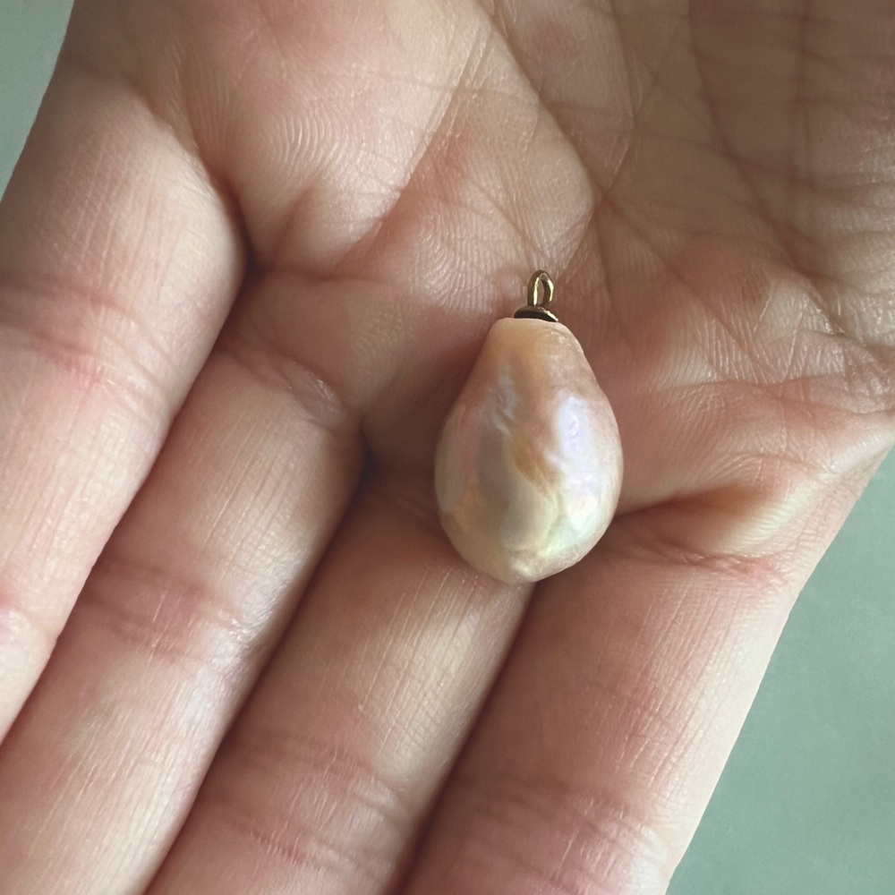 Pink Natural Shaped Baroque Pearl charm with 18k gold plate - Picture 2 of 2
